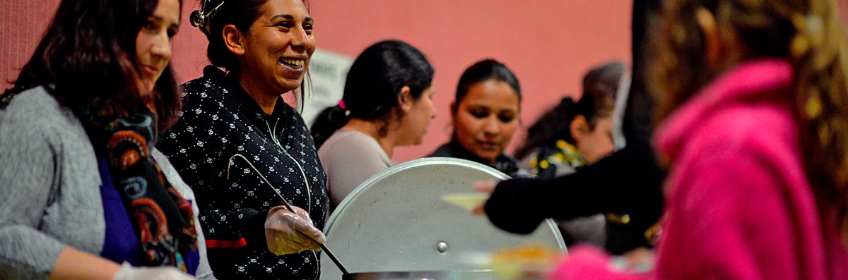Service de Cuisine d'ailleurs lors d'un festival